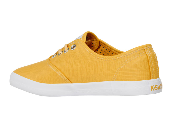 Zapato K-Swiss Beverly Dine color amarillo con suela blanca y cordones.