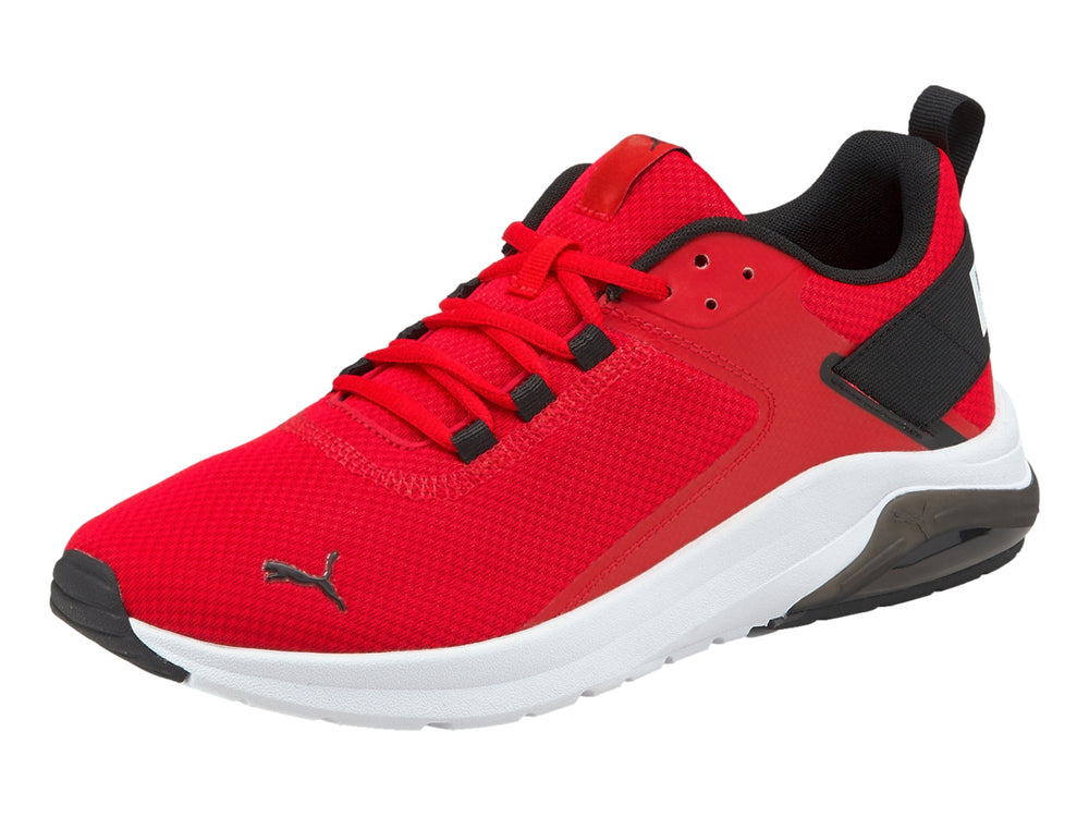 Tenis deportivos PUMA en color rojo con detalles en negro y suela blanca.