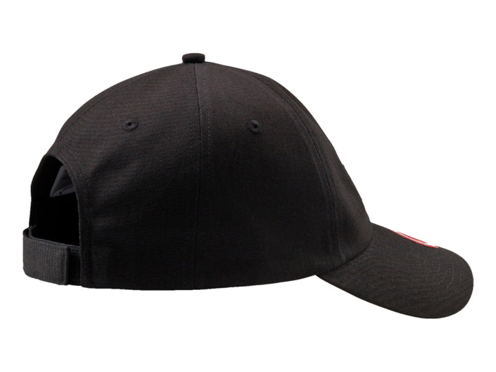 Gorra PUMA ESS CAP color negro con logotipo blanco bordado y visera curva.