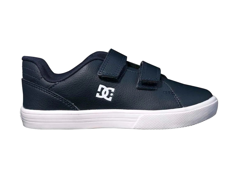 Tenis DC Shoes para niño en color azul marino con suela blanca y cierre de velcro.