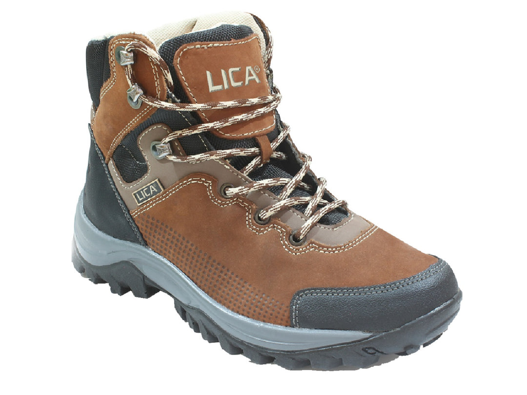 Botas de senderismo LICA color café y gris con suela robusta y cordones.