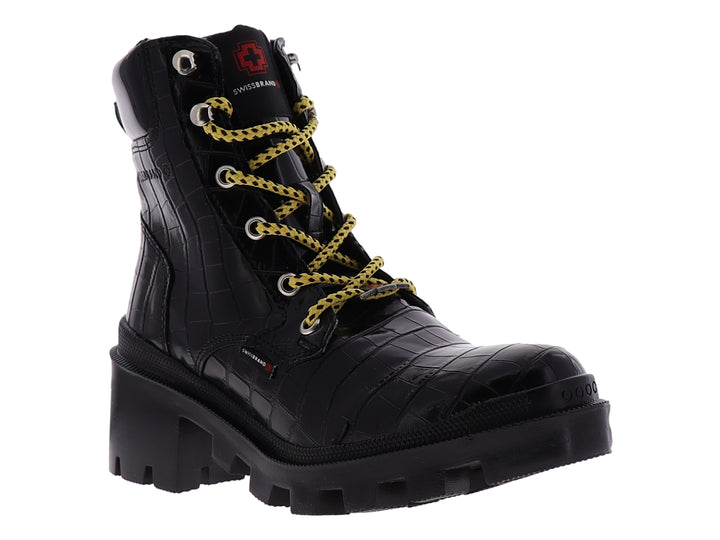Bota negra de plataforma con textura de cocodrilo y agujetas amarillas de la marca Swissbrand.
