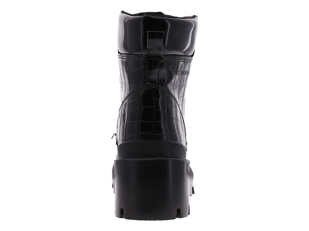 Bota negra de plataforma con textura de cocodrilo y agujetas amarillas de la marca Swissbrand.