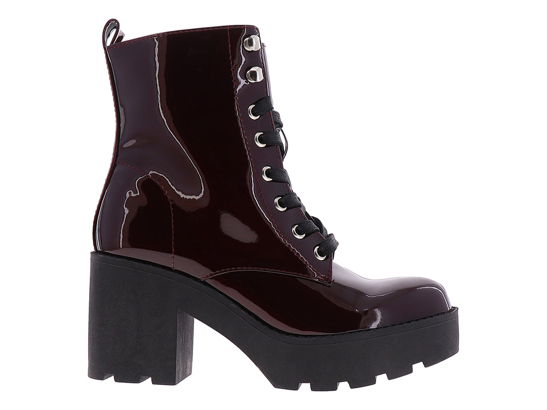 Bota de charol color merlot con plataforma negra y agujetas negras para mujer.
