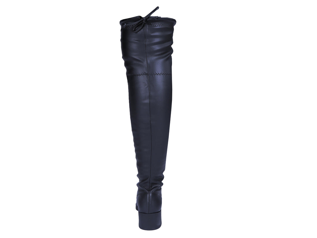 Botas altas color negro para mujer con tacón cuadrado y detalle de cordones en la parte superior.