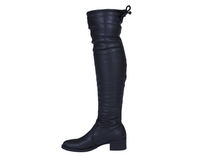 Botas altas color negro para mujer con tacón cuadrado y detalle de cordones en la parte superior.