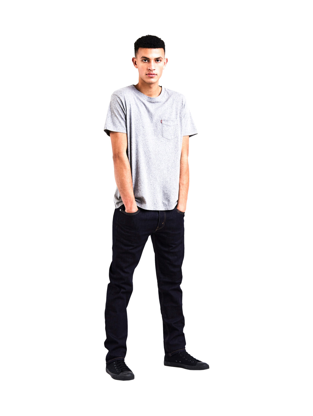 Hombre vistiendo pantalones Levi&