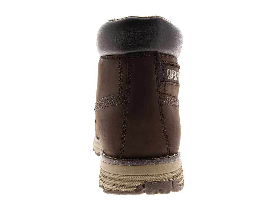 Botas Caterpillar color café oscuro con suela beige y agujetas coordinadas.