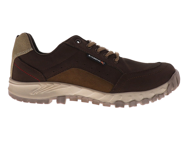 Zapato casual By Casino color café con detalles en beige y suela track robusta.