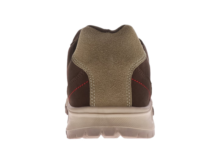 Zapato casual By Casino color café con detalles en beige y suela track robusta.