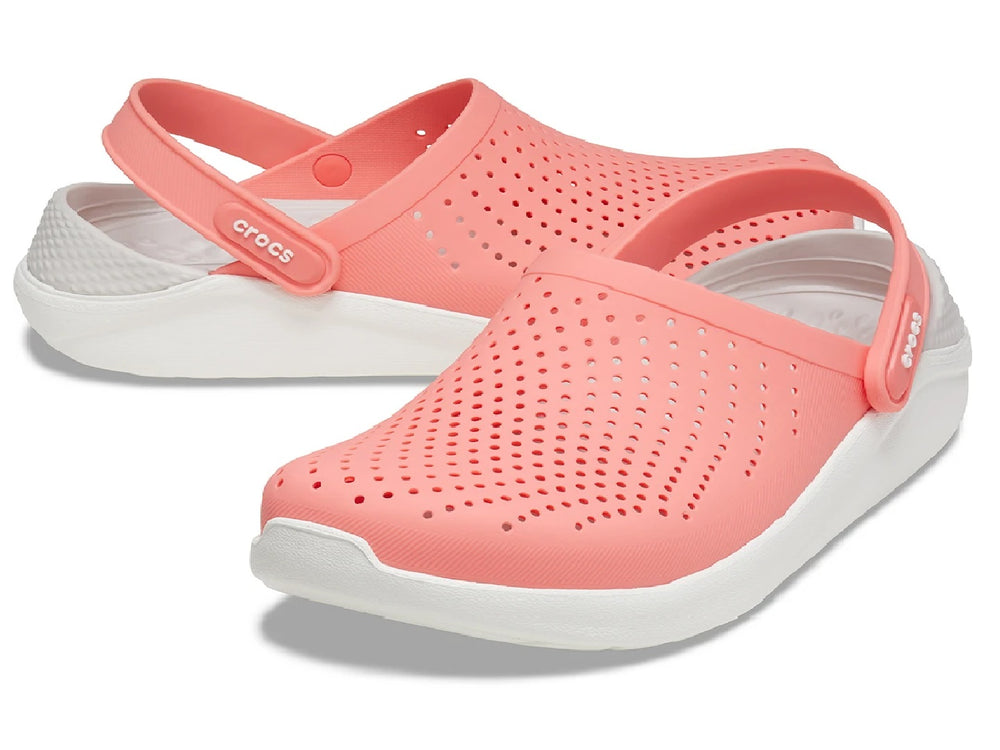 Zuecos Crocs LiteRide para mujer en color fresco con suela blanca y perforaciones superiores.