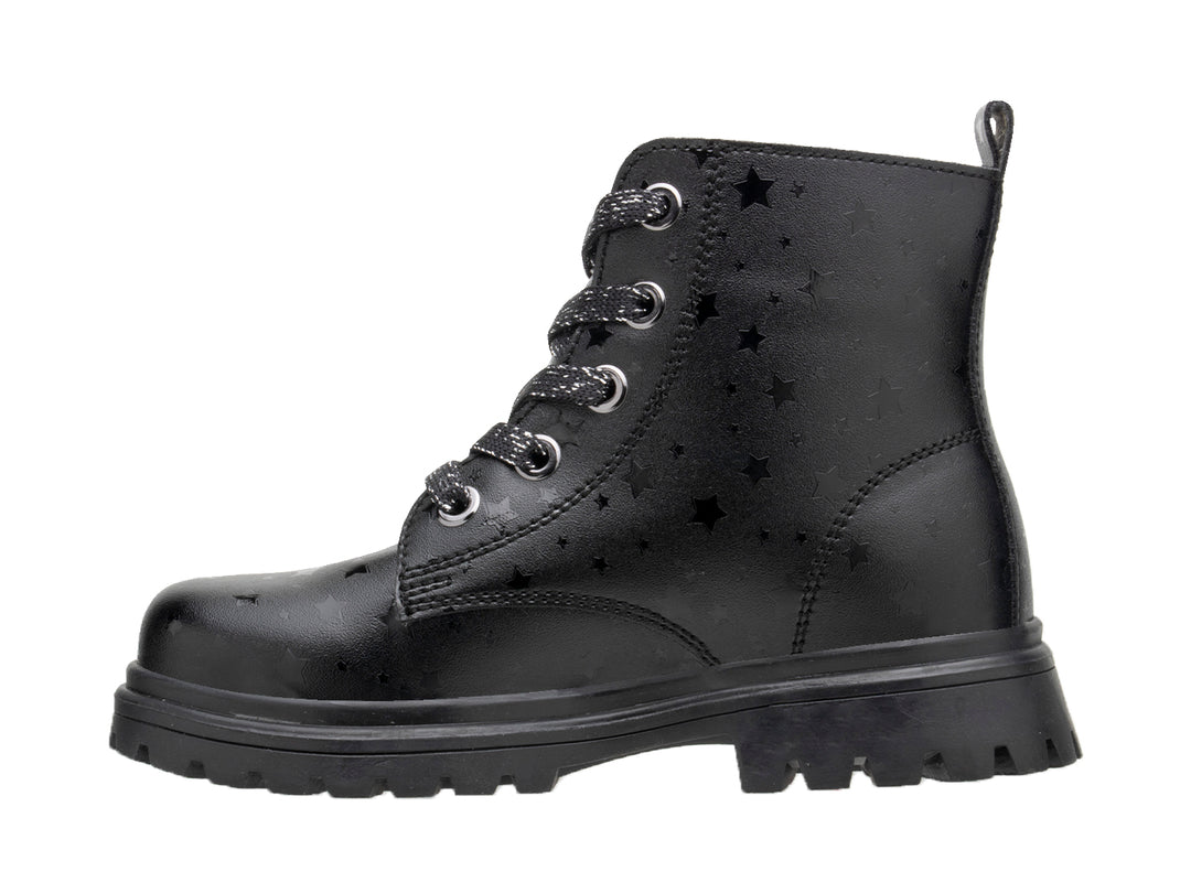 Botín negro con estampado de estrellas, cordones con glitter y suela track.