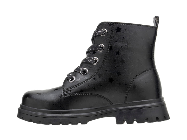 Botín negro con estampado de estrellas, cordones con glitter y suela track.