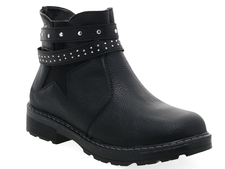 Botas negras de caña corta con correas decoradas con estoperoles plateados y suela dentada.