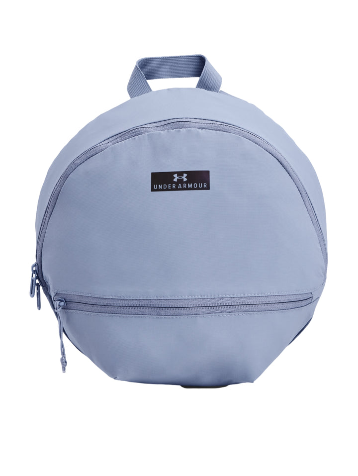 Mochila Under Armour de color azul claro con forma circular y logotipo central.