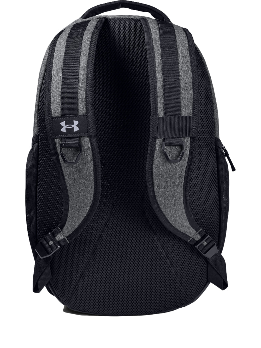 Mochila Under Armour Hustle color gris con detalles y logotipo en negro.