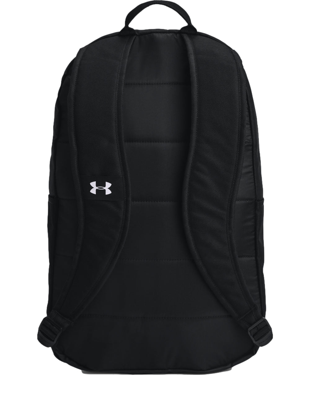 Mochila deportiva Under Armour de color negro con logotipos blancos en el frente.