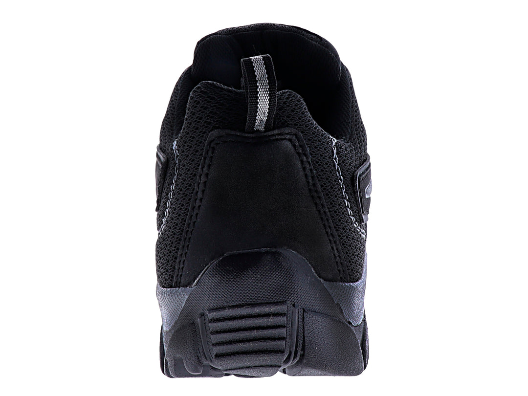 Zapato deportivo 4X4 en color negro con detalles en gris, diseño robusto para actividades al aire libre.