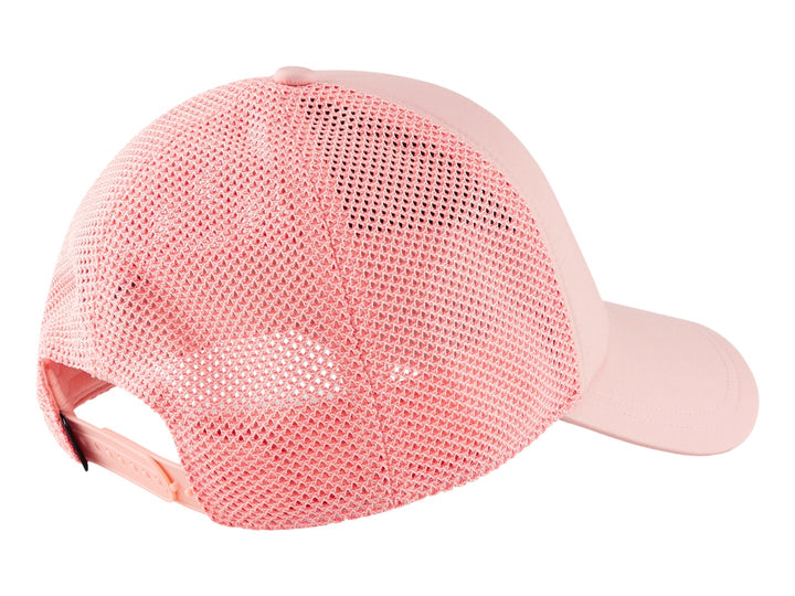 Gorra PUMA Trucker Cap color Apricot Blush con panel frontal sólido y parte posterior de malla.