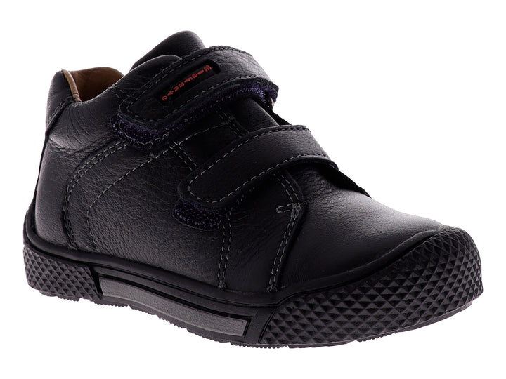 Zapato para niño marca Elefante en color azul marino con cierre de velcro y suela texturizada.