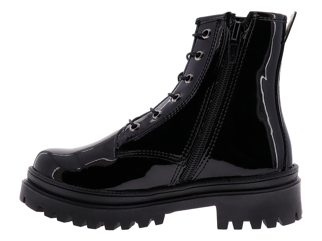 Botas negras brillantes para niña con suela track y agujetas.