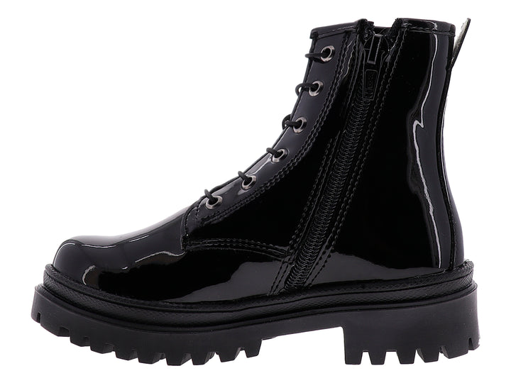 Botas negras brillantes para niña con suela track y agujetas.