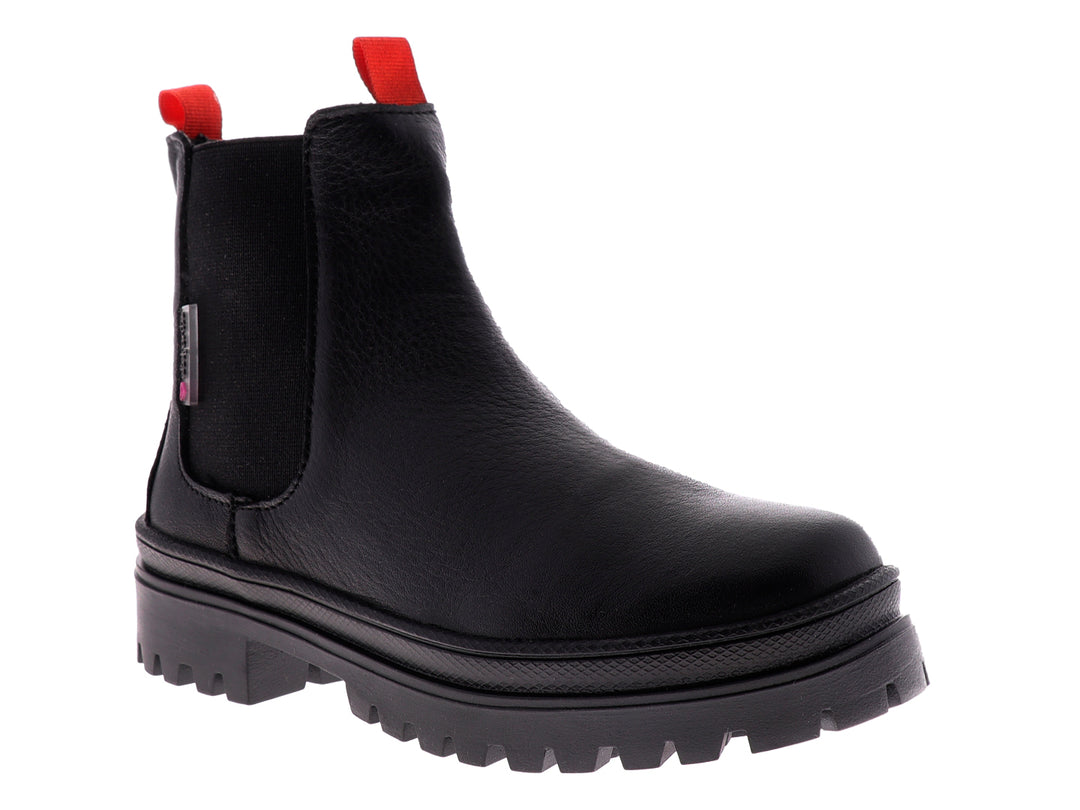 Botines negros para niña con suela track y tiradores rojos en la parte superior.