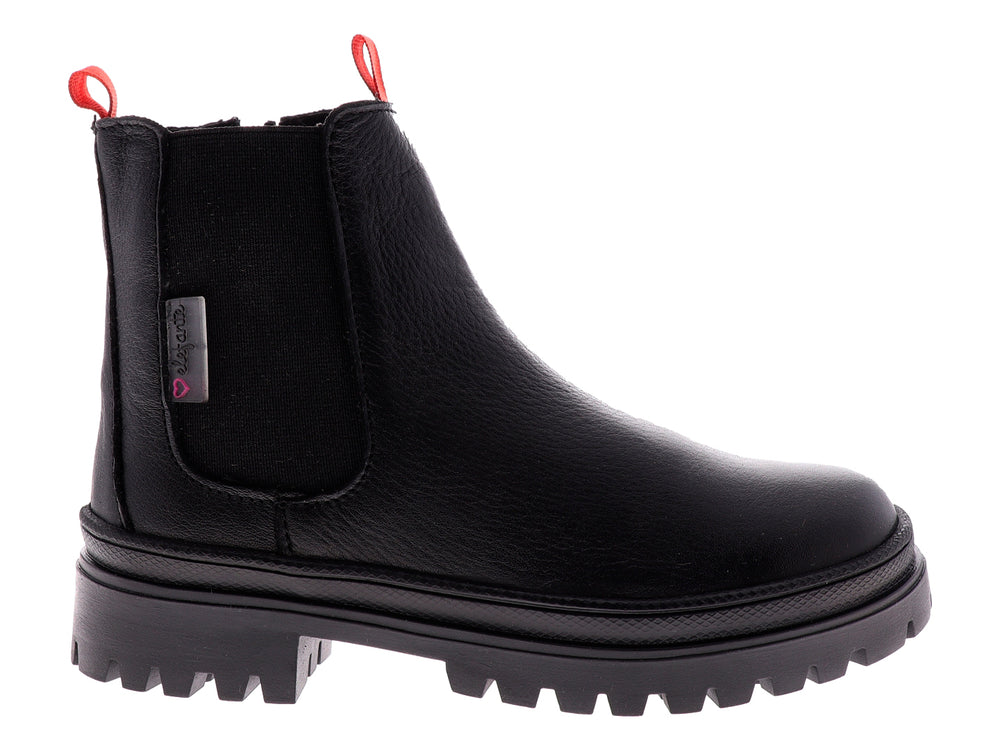 Botines negros para niña con suela track y tiradores rojos en la parte superior.