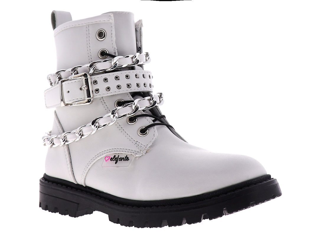Botines blancos para niña con adornos de cadenas plateadas y suela negra gruesa.
