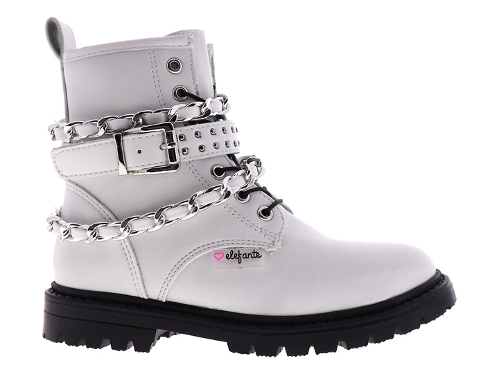 Botines blancos para niña con adornos de cadenas plateadas y suela negra gruesa.