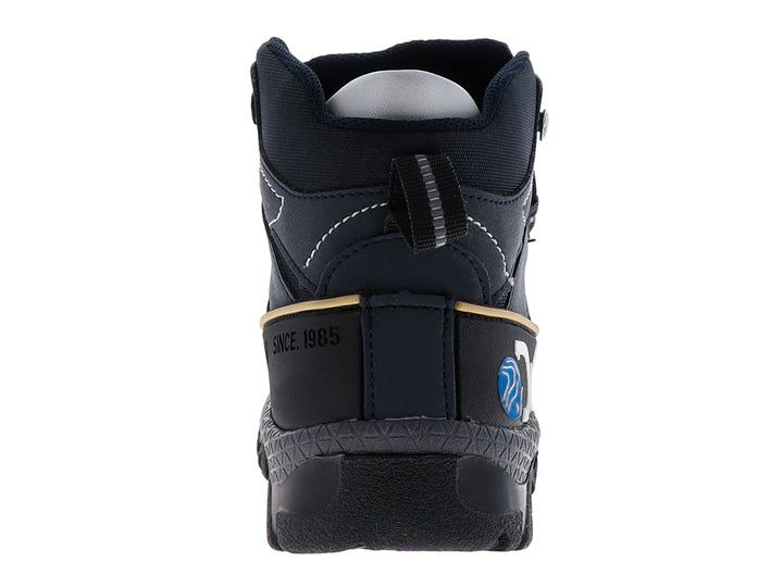 Bota Discovery color azul marino y negro con suela robusta y detalles dorados.