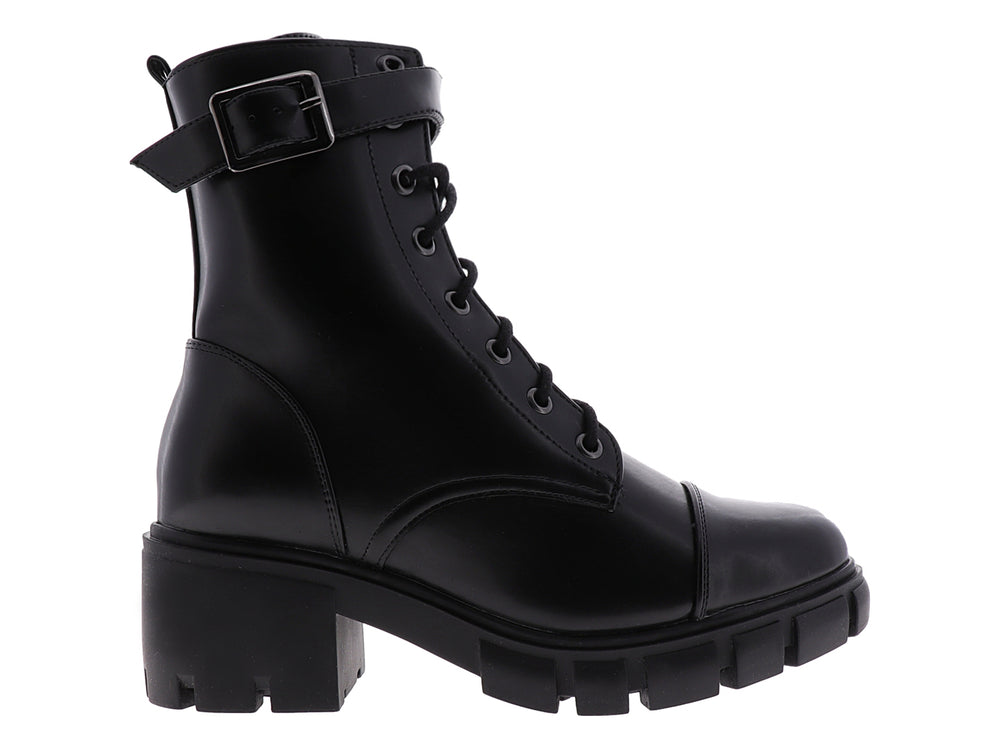 Bota de cuero negro para mujer con agujetas, hebilla superior y suela track gruesa.