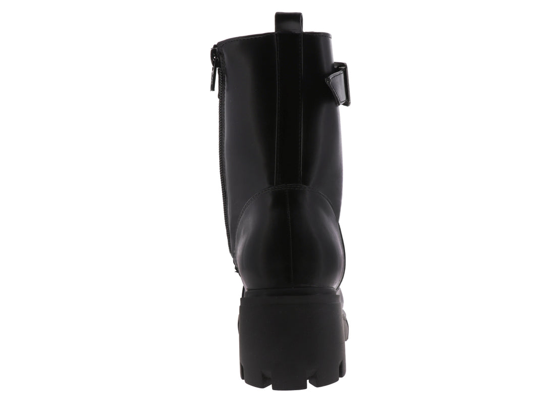 Bota de cuero negro para mujer con agujetas, hebilla superior y suela track gruesa.