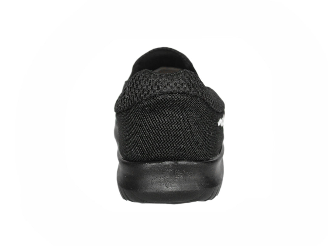 Tenis ALTERNO modelo 700 en color negro, estilo slip-on con tejido transpirable y suela cómoda.