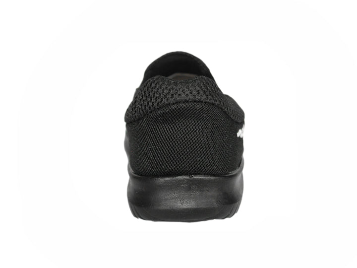 Tenis ALTERNO modelo 700 en color negro, estilo slip-on con tejido transpirable y suela cómoda.