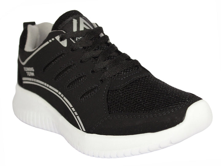 Tenis deportivos color negro con suela blanca y detalles en plata.