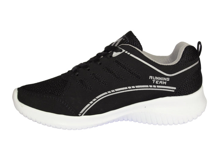 Tenis deportivos color negro con suela blanca y detalles en plata.