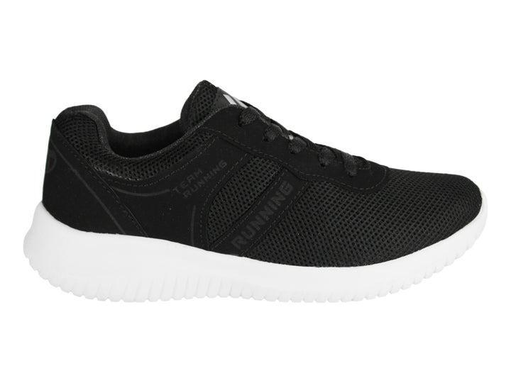 Tenis deportivos negros con suela blanca y tejido de malla.