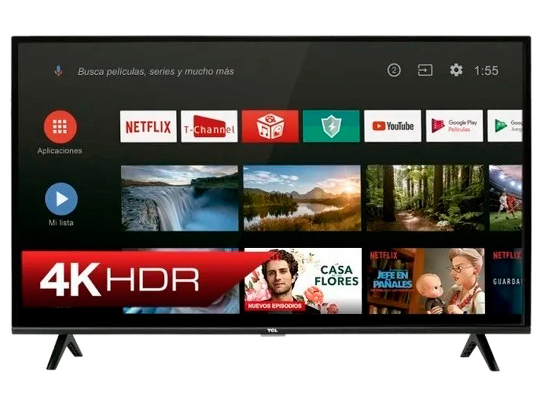 Televisor TCL de 55 pulgadas color negro con pantalla Smart TV mostrando interfaz de aplicaciones y resolución 4K HDR.