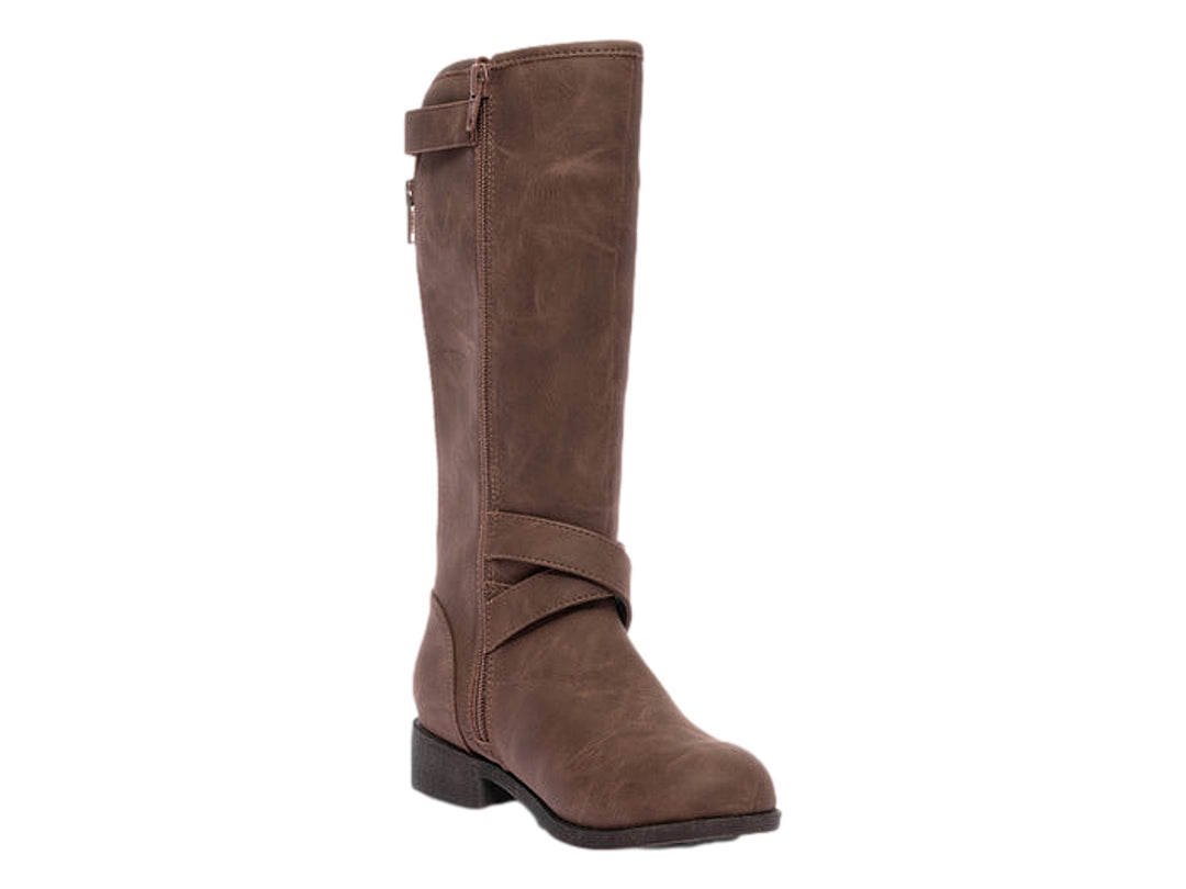 Bota Steve Madden Jkarma en color cognac con cierre lateral y detalle de correas cruzadas en el tobillo.