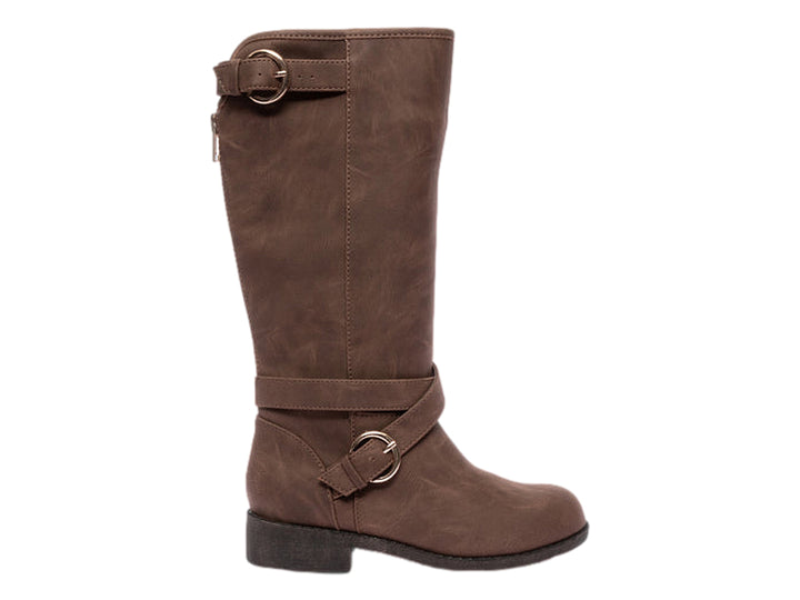 Bota Steve Madden Jkarma en color cognac con cierre lateral y detalle de correas cruzadas en el tobillo.