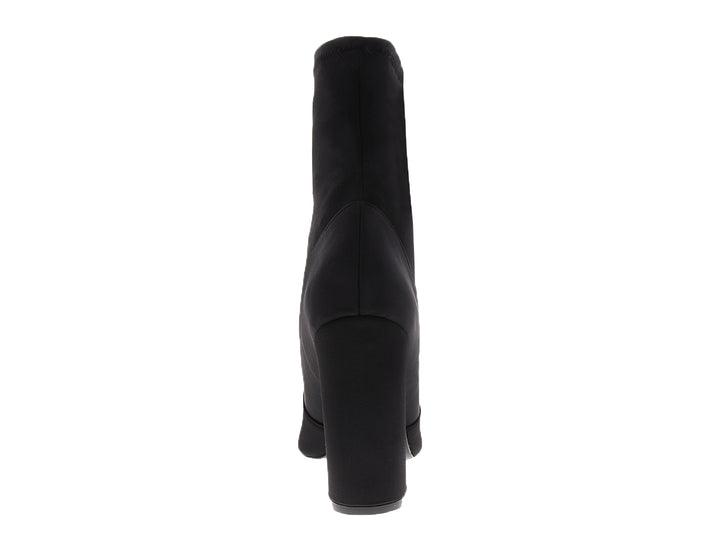 Botín negro de tacón grueso y punta fina con acabado mate para mujer.