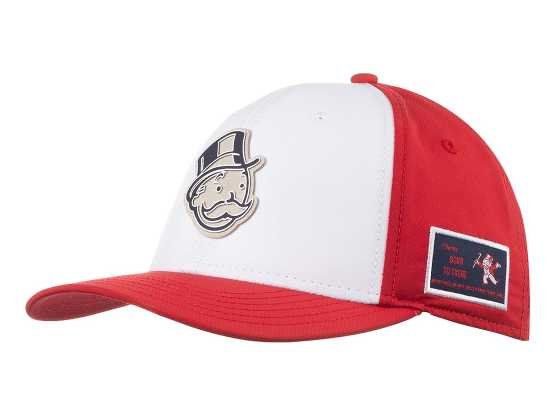 Gorra K-Swiss en colores blanco y rojo con un parche frontal del personaje de Monopoly.