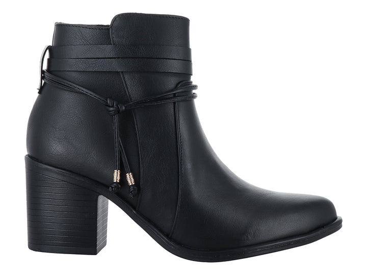 Botín negro de material sintético con tacón grueso y detalle de cordones laterales decorativos para mujer.