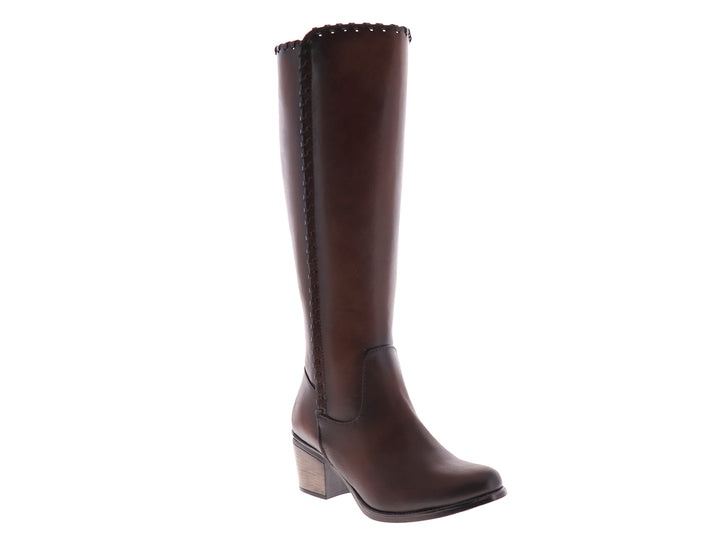 Botas altas para mujer en color moka con tacón bajo y detalle decorativo en el borde superior.