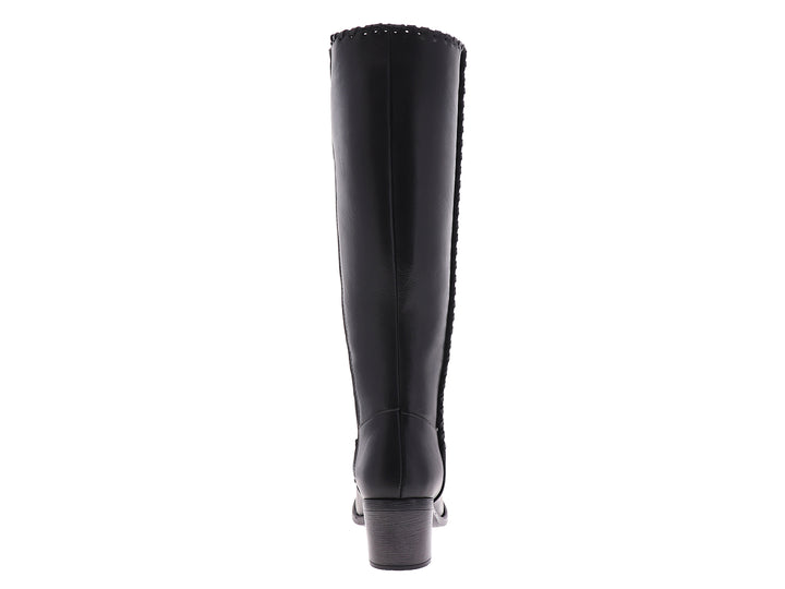 Bota alta color negro para mujer con tacón cuadrado y detalles decorativos en la caña.