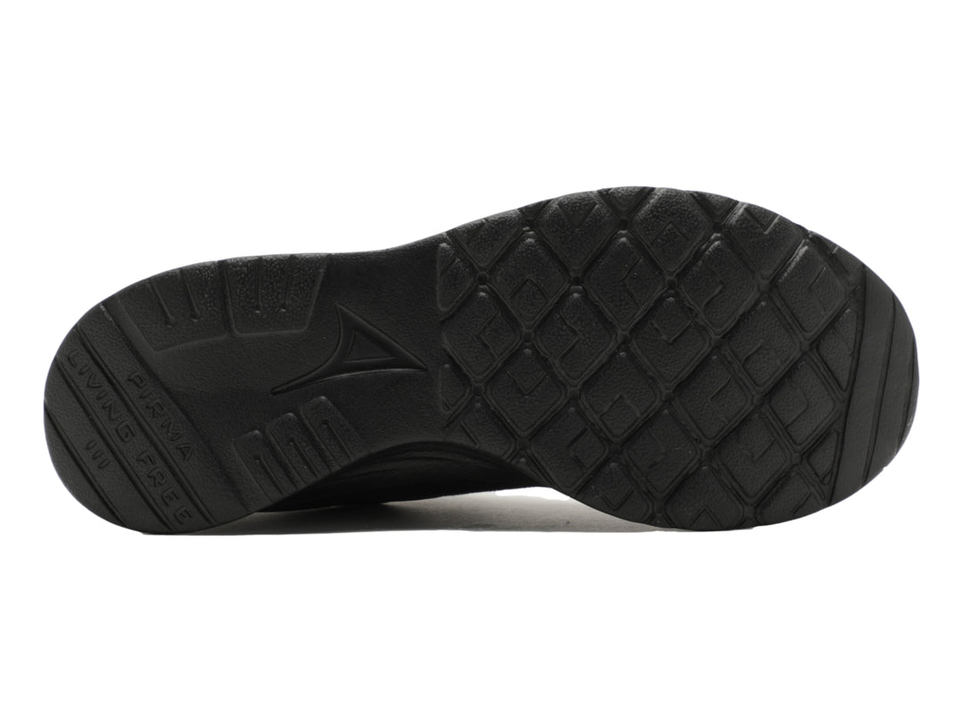 Tenis deportivos Pirma de color negro con textura de malla y suela sintética.