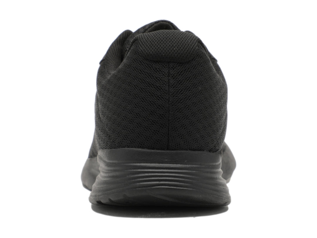 Tenis deportivo color negro con tejido de malla y suela cómoda.