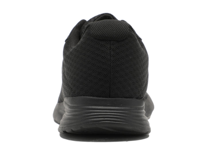 Tenis deportivo color negro con tejido de malla y suela cómoda.