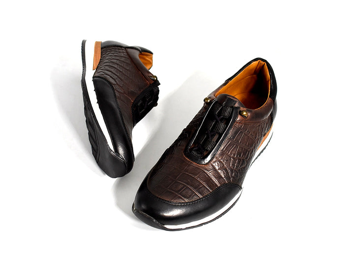 Zapato casual para hombre Buckhouse Malibu en colores nogal y negro con suela blanca.